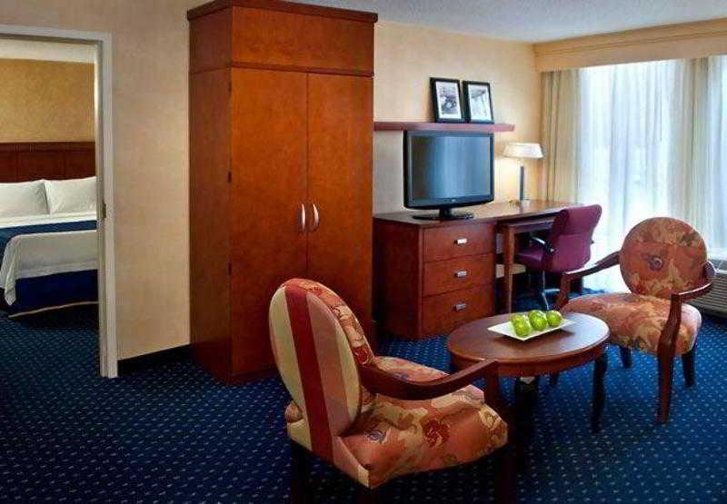 Courtyard By Marriott Nashua Hotel Room photo